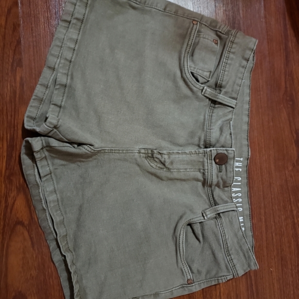 🌺 Mid-Rise Cotton On Shorts